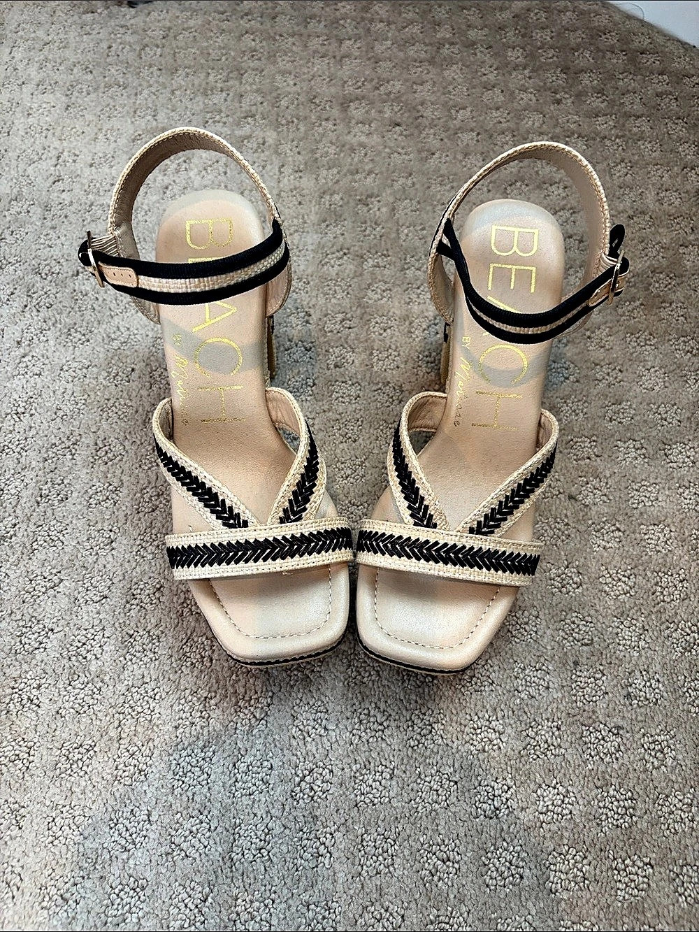 BeachPlatform Sandal Heels in Beige & Black US 9M Like New